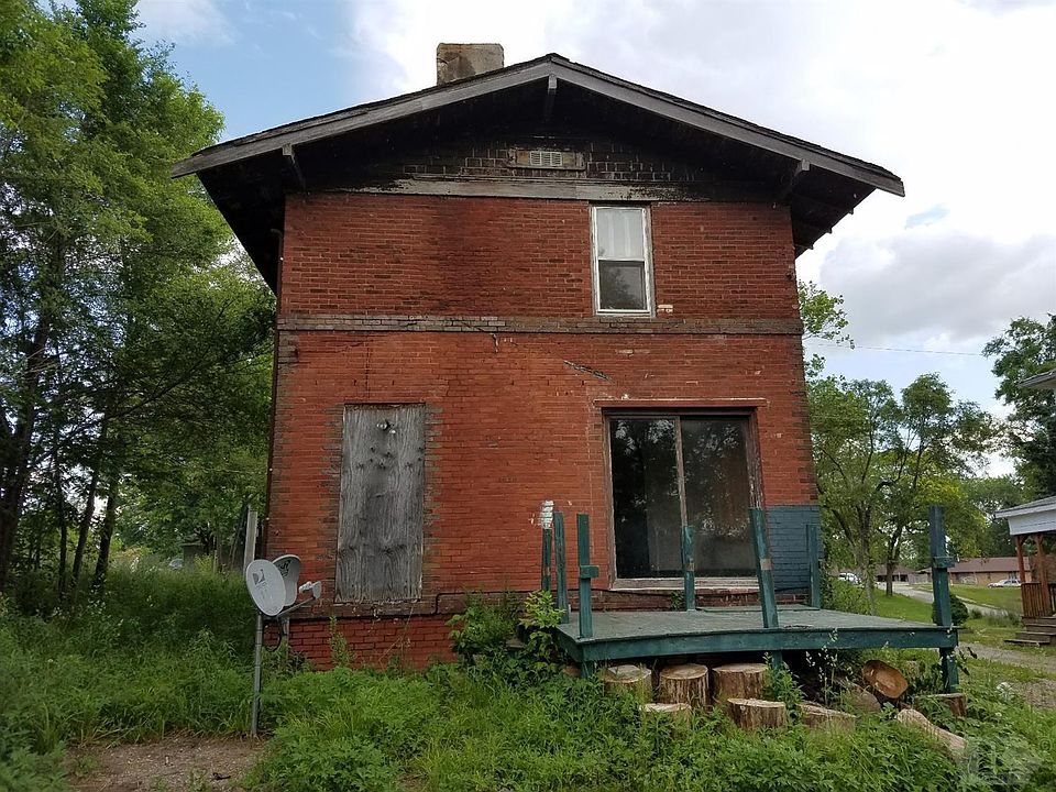 1st image of 205 N 2nd St