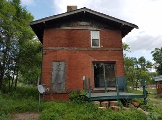 205 N 2nd St, Mystic, IA 52574