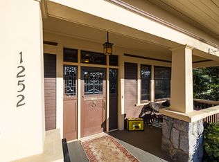 1252 Oscar St, Victoria, BC V8V 2X7