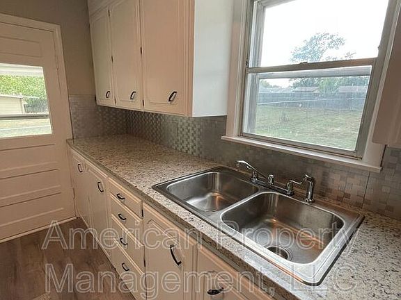 5th image of 814 N Hodge St