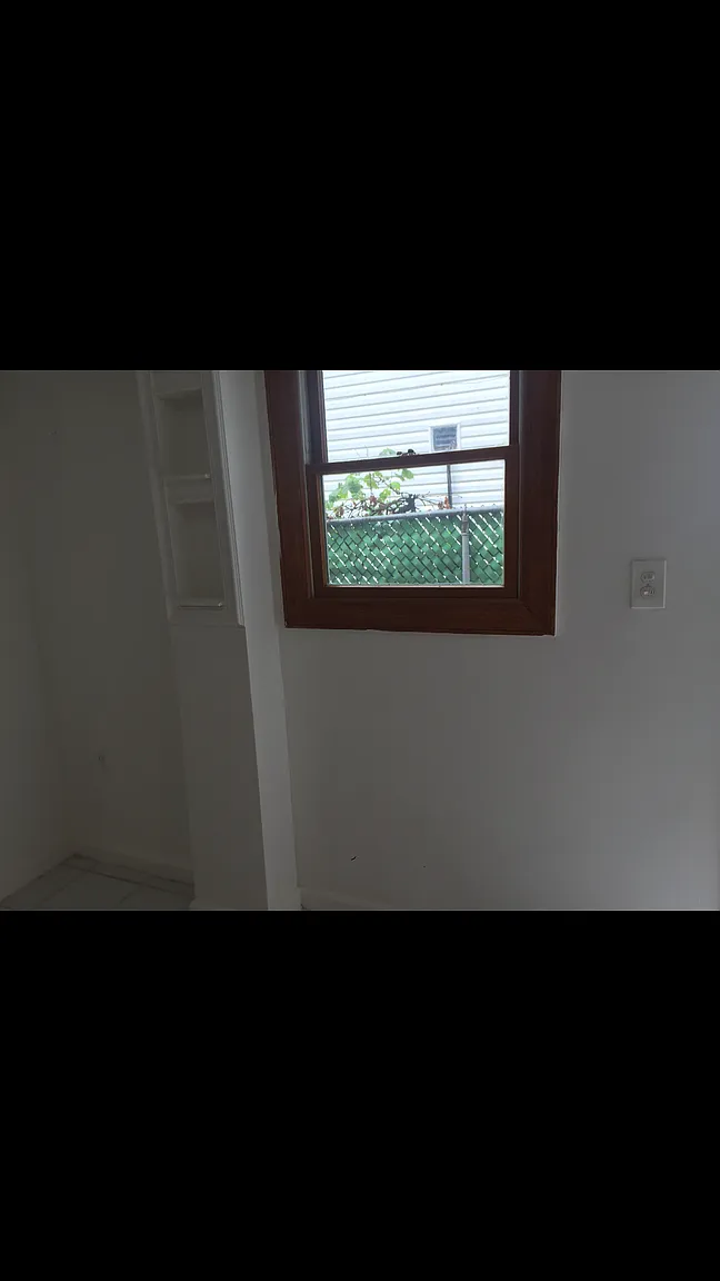 228 Hawthorne Ave photo 1