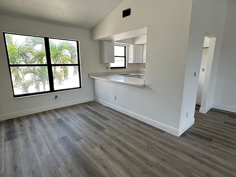 2811 SE 15th Pl #203 — Photo 12