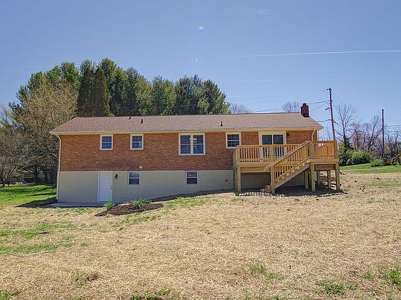 3rd image of 101 Maywood St