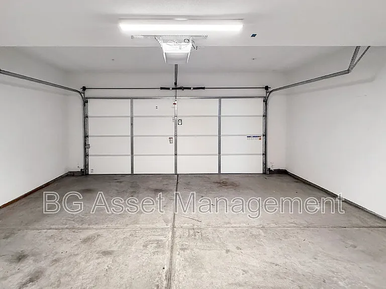 3909 Wattling St — Photo 40