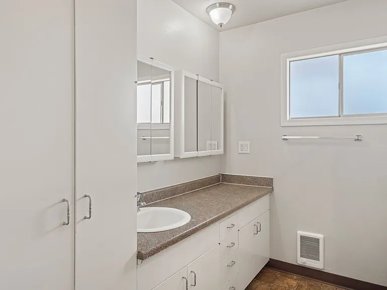 211 N Delaware Ave — Photo 51