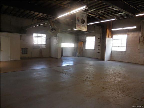 3rd image of 32 Cedar Ave