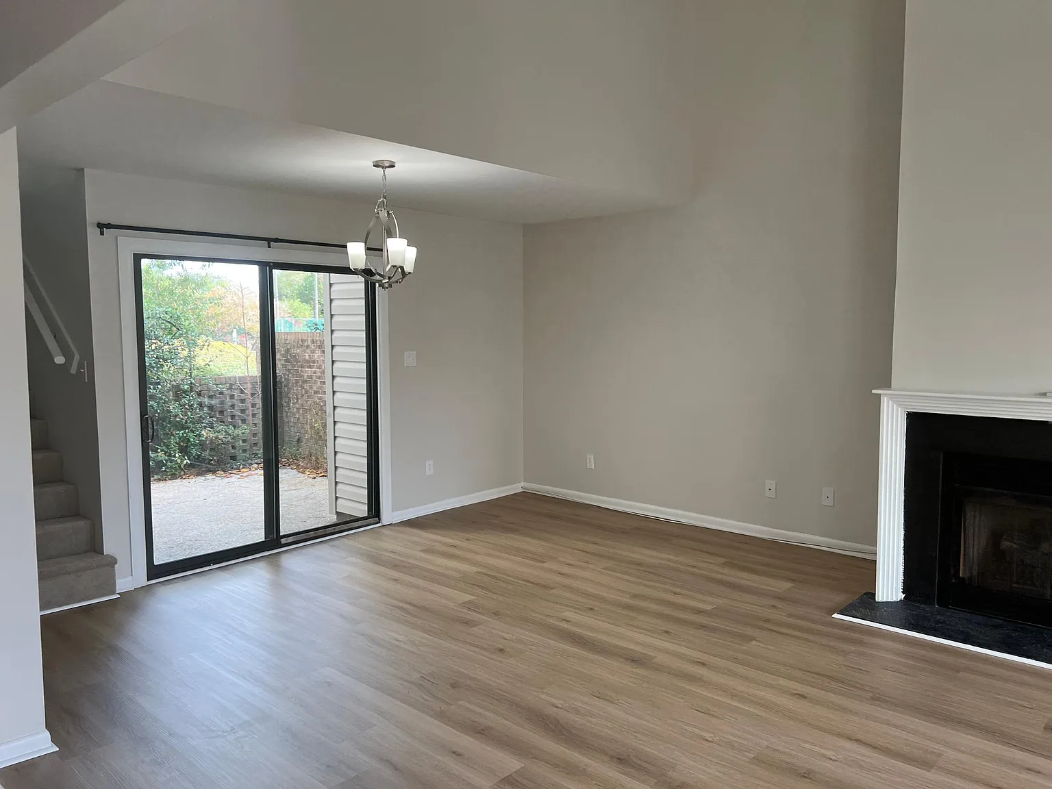 3 bed, 1795 sqft, $2,100 — Photo 3