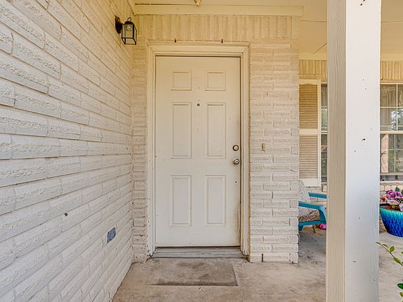 3rd image of 549 Roadrunner Ave