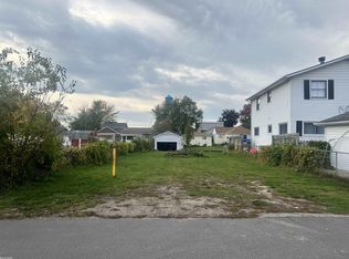 121 Kenyon Rd, Algonac, MI 48001