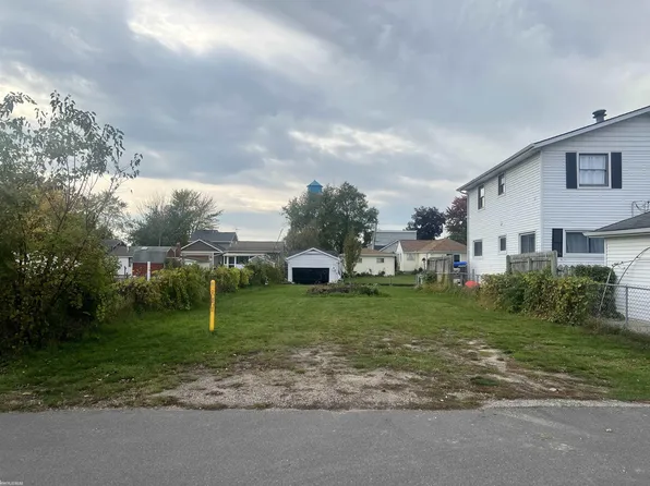 121 Kenyon Rd, Algonac, MI 48001