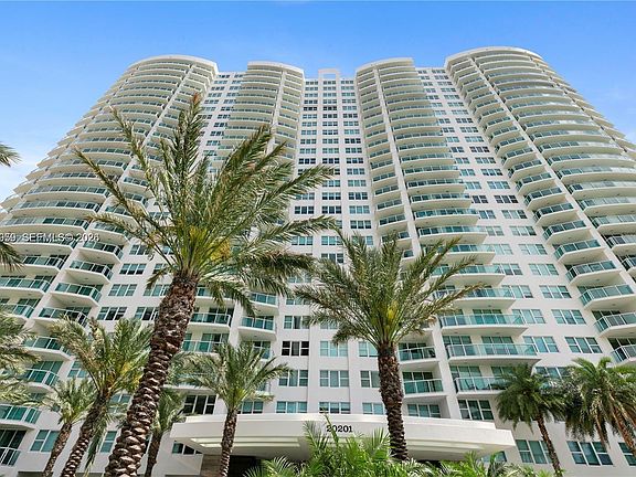 5th image of 20201 E Country Club Dr APT 1006