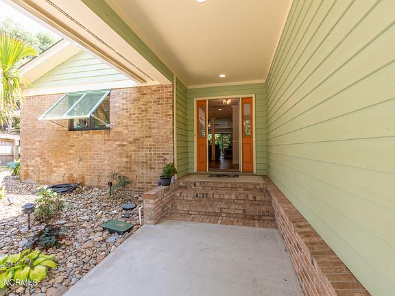 3rd image of 521 Egret Lake Drive