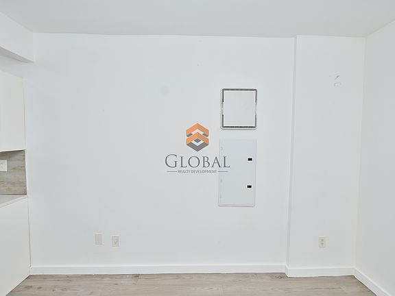 5th image of 3827 Carpenter Ave APT 2D