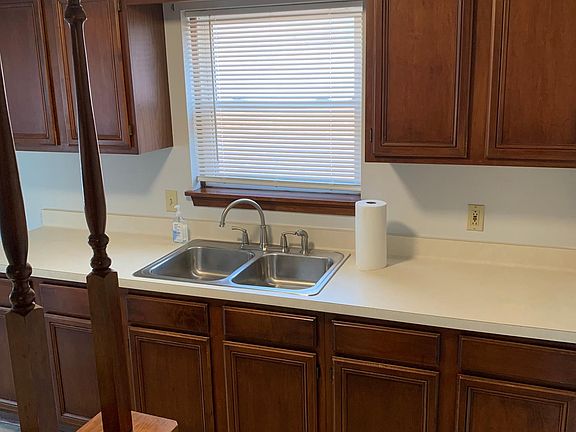 5th image of 985 Sheridan Dr APT 3