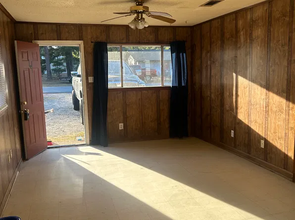 2401 Phillips St APT 4, White Hall, AR 71602