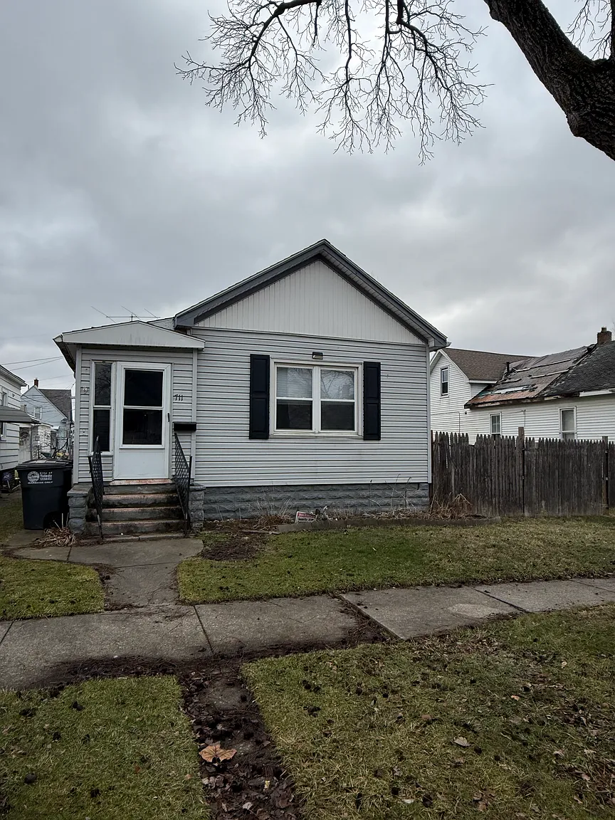 711 Balfe St photo 1