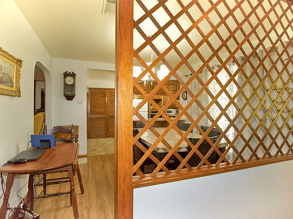 5th image of 405 Meadow Dr