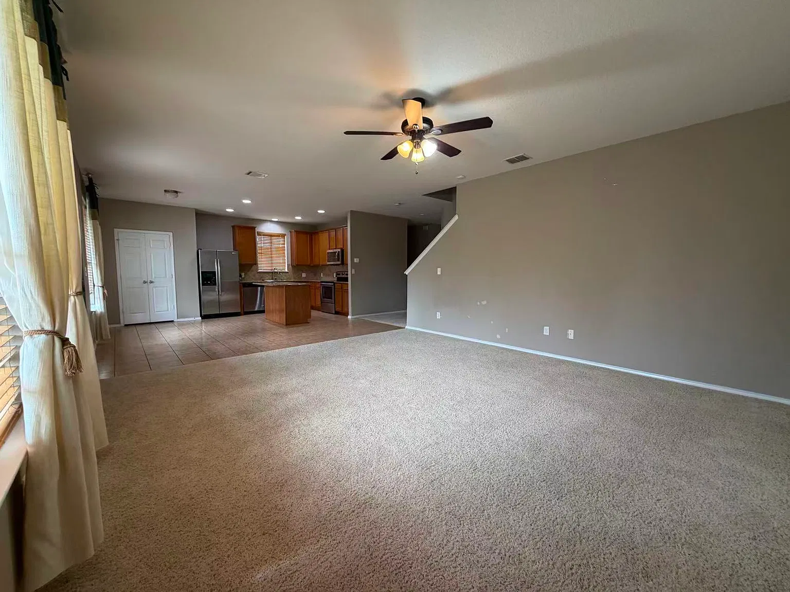 3 bed, 2402 sqft, $1,745 — Photo 4
