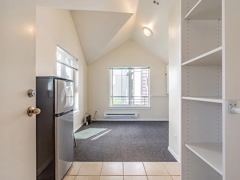 4047 8th Ave NE — Photo 33