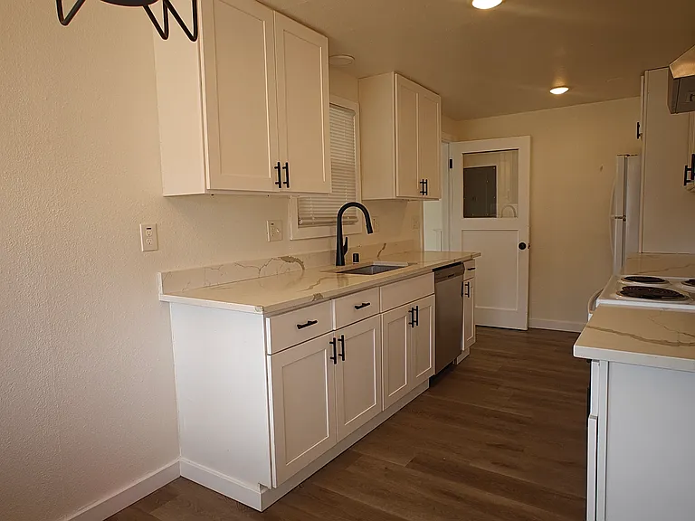 4931 Yew Ln SW — Photo 3