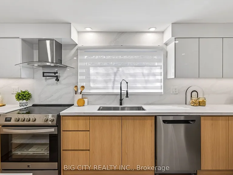 26 Carondale Cres — Photo 12