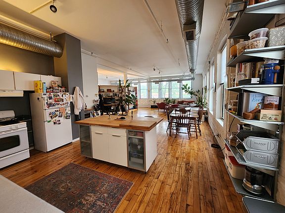 4th image of 1733 N Milwaukee Ave #2S