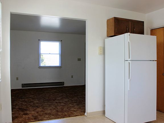 5th image of 306 Woodpoint Ave #A
