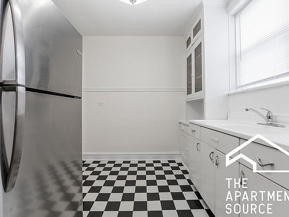 2nd image of 4427 N Ashland Ave APT 2E