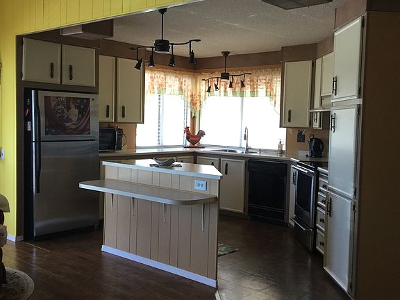 kitchen loads of cabinets