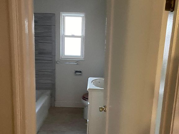 5th image of 1906 W Sonoma Ave