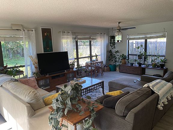 4th image of 1083 Leeway Ct