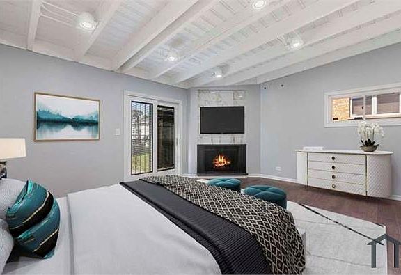4th image of 9036 S Blackstone Ave