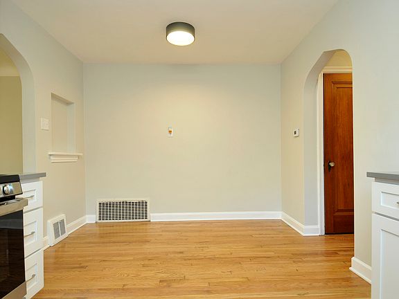 3rd image of 5819-5821 Devonshire Ave #1W