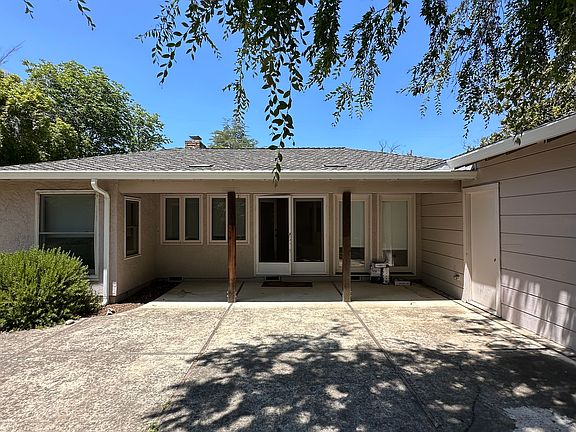 2nd image of 492 Cuesta Dr