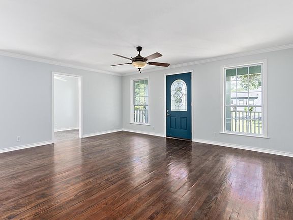 5th image of 995 East Dr