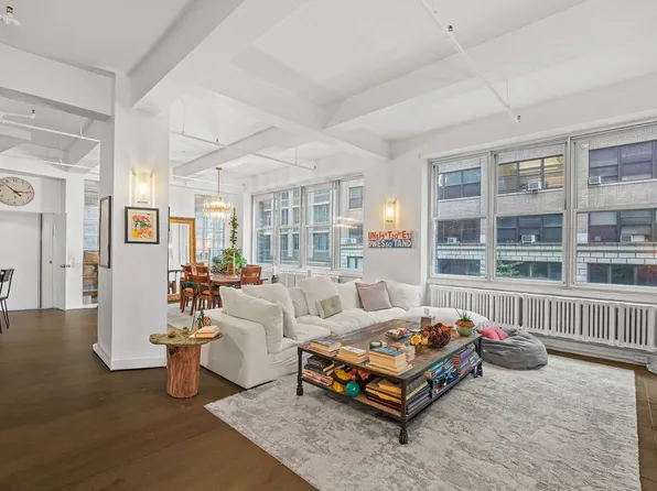 335 West 38th Street image 3 of 21