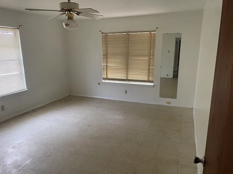 1102 E Lane St — Photo 14