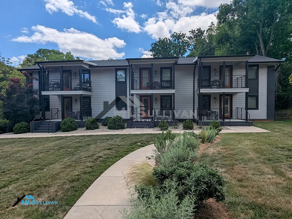 144 E Tryon St #3