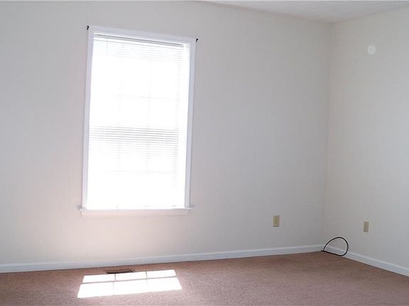5th image of 148 E Lynn St