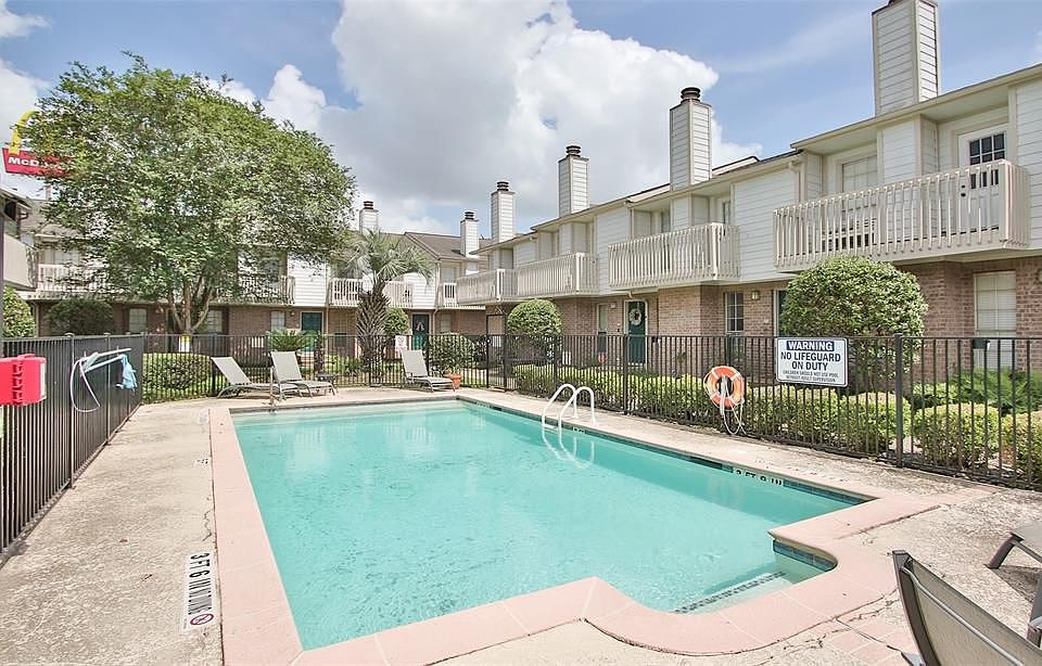 1st image of 2628 N Boulevard Park
