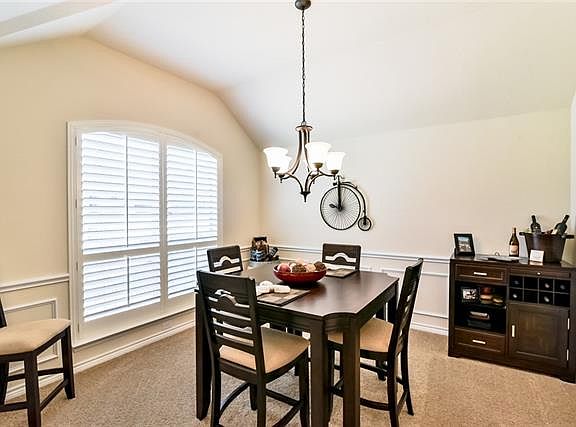 5th image of 404 Lone Oak Ct