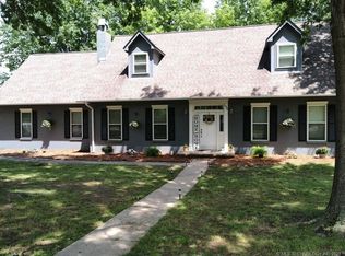 1906 NE Oakridge Dr, Claremore, OK 74017