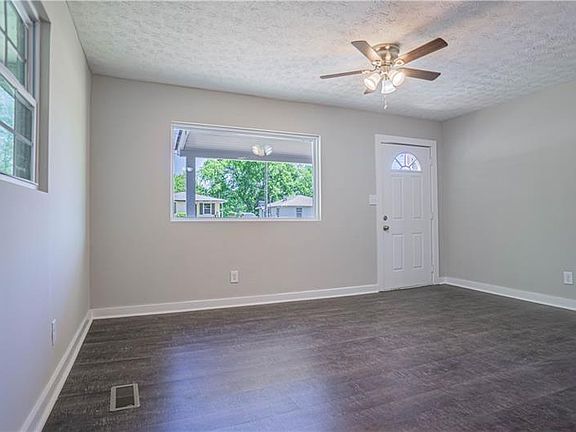 3rd image of 107 17th Ave N