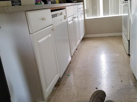 5th image of 5108 5110 29th Sw St