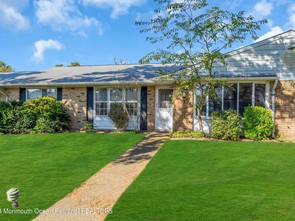20C Cambridge Circle, Manchester, NJ 08759