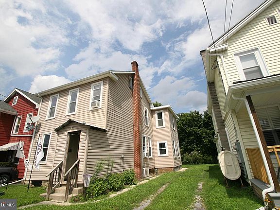 2nd image of 1107 Pike St