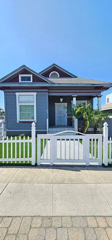 2 bed, 1.0 bath, 940 sqft, $4,200 — Photo 1