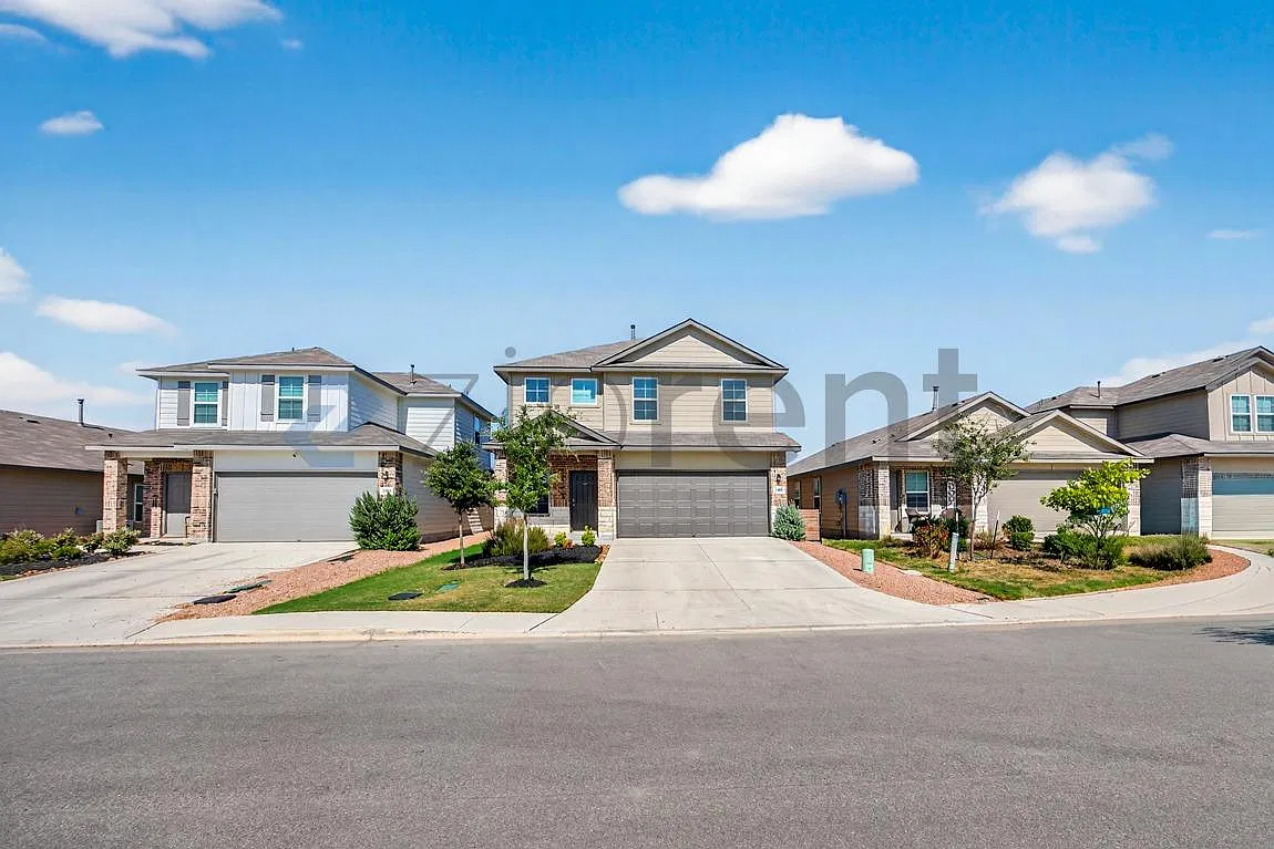 5 bed, 2500 sqft, $2,395 — Photo 2