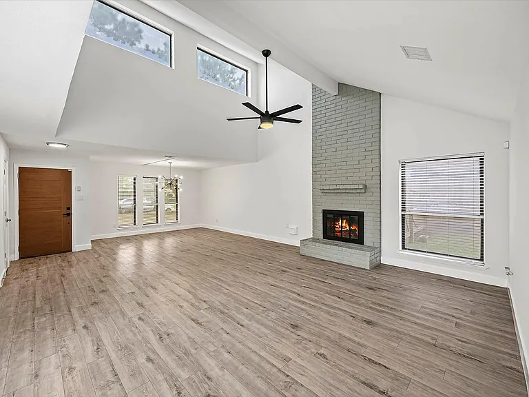 10010 Windriver Dr — Photo 6