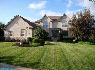 8161 Summerhouse Dr W, Dublin, OH 43016